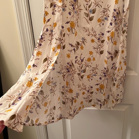 Blue Rain- Frencesca’s white with multi-color flower patterns. Size S - Picture 3 of 8